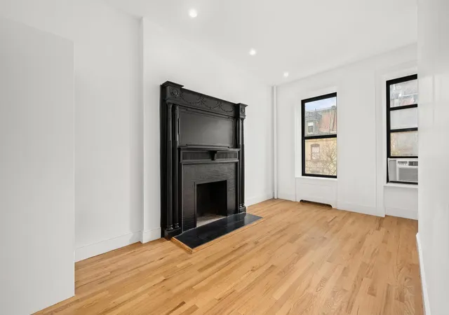Photo 2 of Condo for sale at 130 W 80th Street #4F, New York, NY 10024 | MLS# RLS11023073 | Listing updated on 2026-01-01