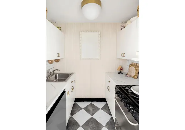 5th image of 101 W 12Th St #12E, New York, NY 10011 | MLS# RLS11023160