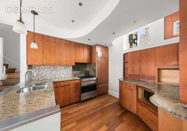 3rd image of 3 Hanover Sq, New York, NY 10004