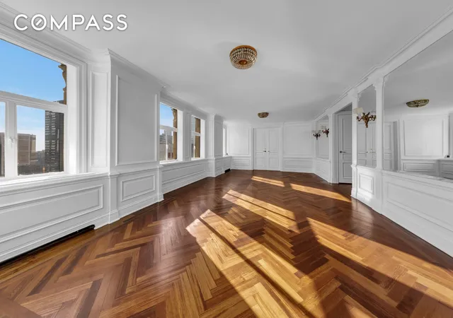 Photo 3 of Sale Pending at 465 Park Ave #34E, New York, NY 10022 | MLS# RLS11026156 | Listing updated on 2025-12-26