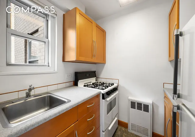 Photo 3 of Sale Pending at 69 W 9th St #8H, New York, NY 10011 | MLS# RLS11026588 | Listing updated on 2026-01-12