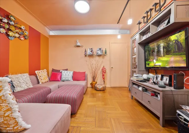Photo 4 of House for sale at 763 Ocean Pkwy #4J, Brooklyn, NY 11230 | MLS# RLS11026883 | Listing updated on 2025-12-01