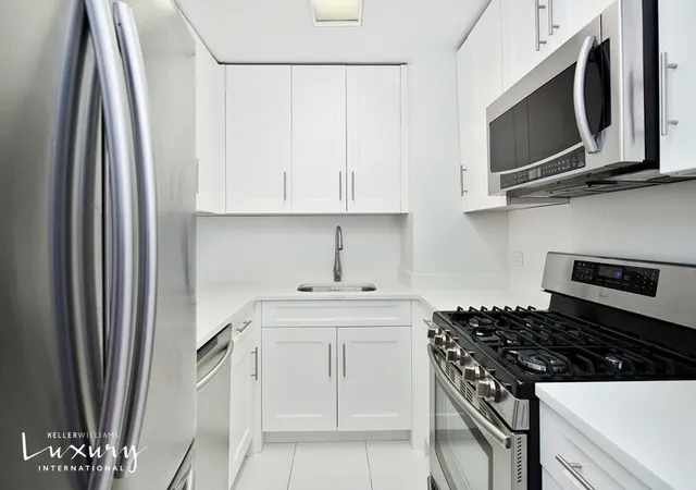 Photo 4 of Condo for sale at 721 5th Avenue #52D, New York, NY 10022 | MLS# RLS11027617 | Listing updated on 2026-02-19