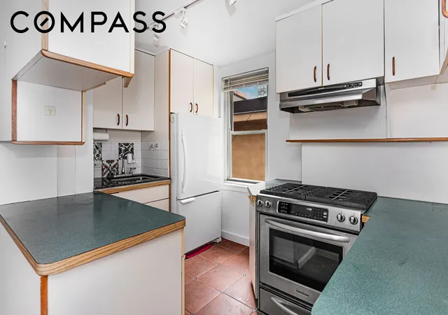 3rd image of 221 E 50Th St #8A, New York City, NY 10022 | MLS# RLS11027834