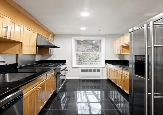 Photo 3 of House for sale at 651 Vanderbilt St #2P, Brooklyn, NY 11218 | MLS# RLS11028506 | Listing updated on 2026-01-02