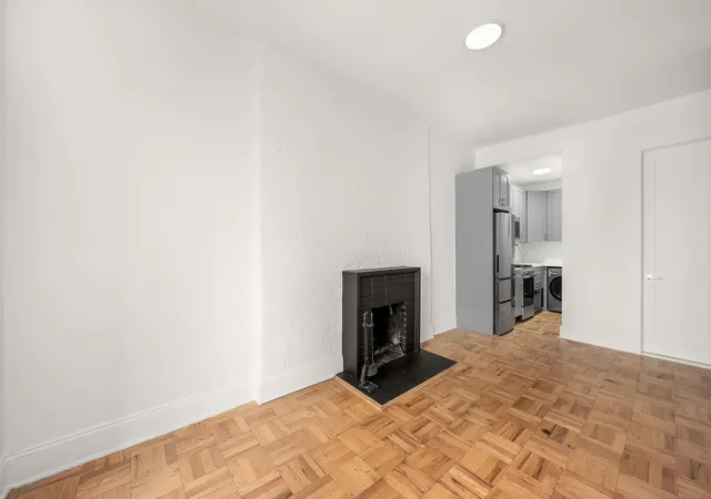 Photo 2 of Condo for sale at 130 W 80th St #5R, New York, NY 10024 | MLS# RLS11029681 | Listing updated on 2026-01-01