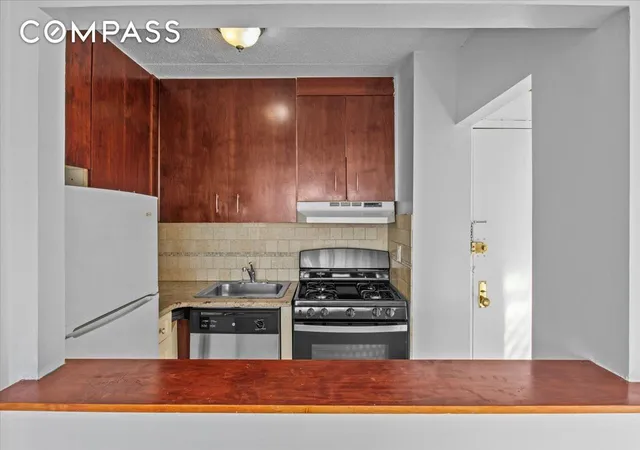 4th image of 23-22 30Th Rd #10J, Astoria, NY 11102 | MLS# RLS11029896