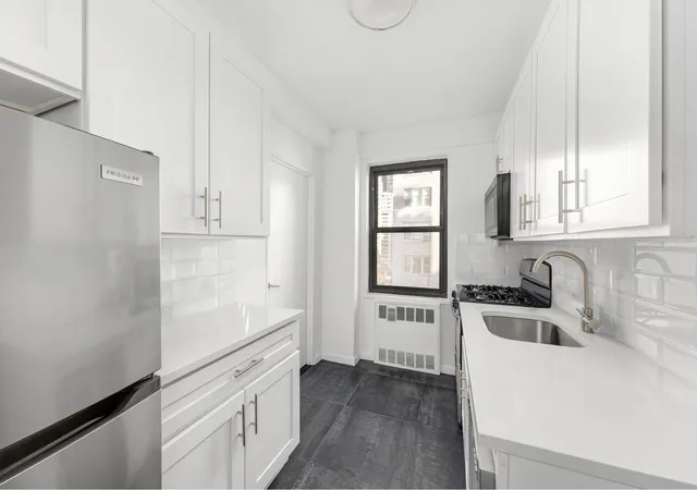 Homes for sale in New York City, NY | 200 E 36Th St #9D, New York City, NY 10016 | MLS# RLS11030156