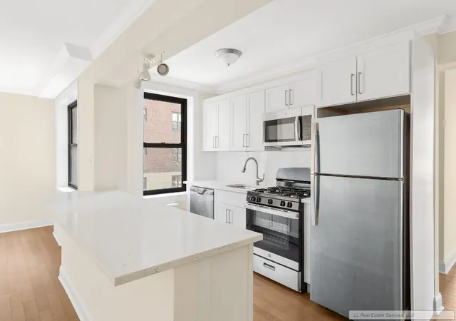 Photo 3 of House for sale at 4523 Broadway #3B, New York, NY 10040 | MLS# RLS11031350 | Listing updated on 2025-12-03