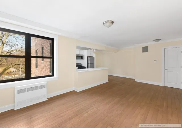 Photo 4 of House for sale at 4523 Broadway #3B, New York, NY 10040 | MLS# RLS11031350 | Listing updated on 2025-12-03
