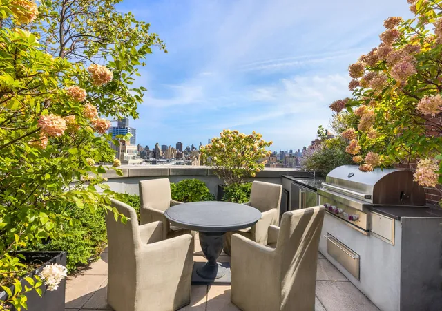 Photo 3 of House for sale at 535 W End Ave, New York, NY 10024 | MLS# RLS11031645 | Listing updated on 2025-10-20