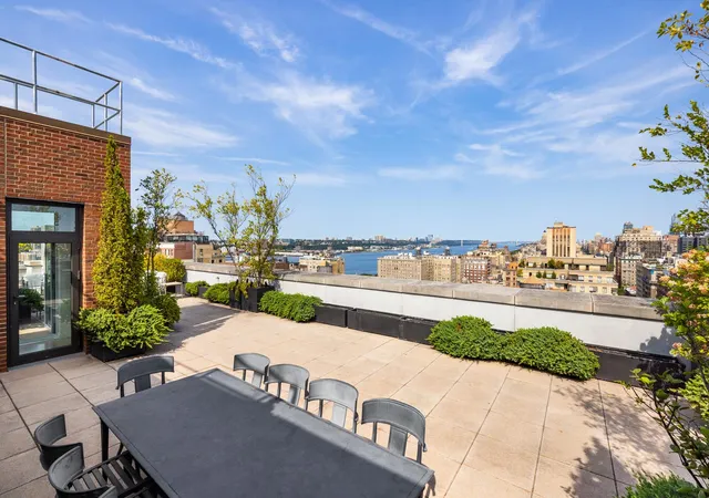 Photo 4 of House for sale at 535 W End Ave, New York, NY 10024 | MLS# RLS11031645 | Listing updated on 2025-10-20