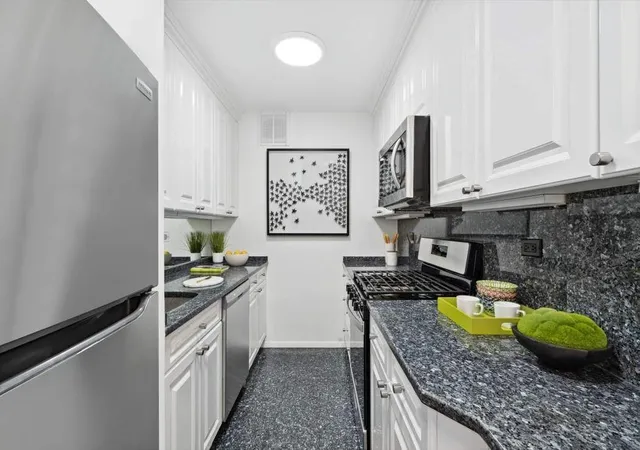 Photo 3 of House for sale at 300 E 71st Street #7O, New York, NY 10021 | MLS# RLS11032710 | Listing updated on 2025-11-30