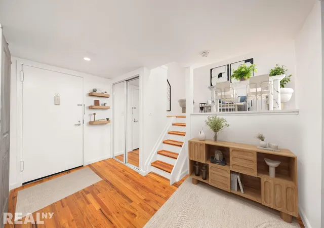 Photo 2 of Sale Pending at 184 Thompson St #5V, New York, NY 10012 | MLS# RLS20004170 | Listing updated on 2025-11-12