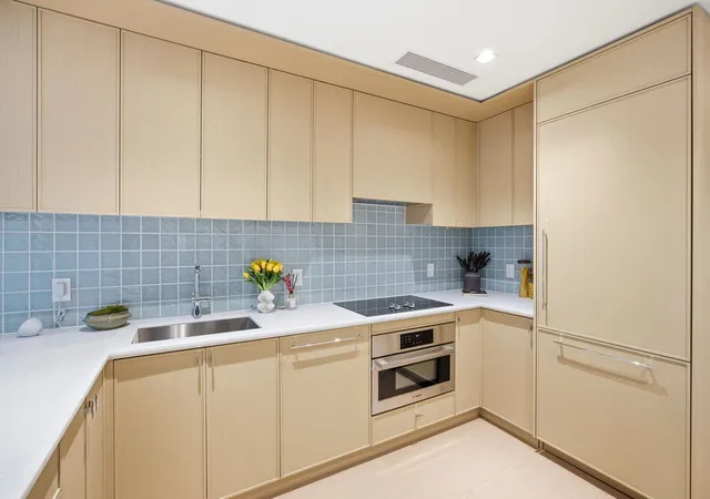 Listing Photo 5 - Condo for sale in building located at 24-01 Queens Plz N, New York, NY 11101 - Unit #805