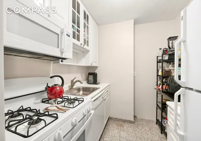 Photo 4 of Sale Pending at 200 E 58th Street #10J, New York City, NY 10022 | MLS# RLS20005557 | Listing updated on 2026-07-30