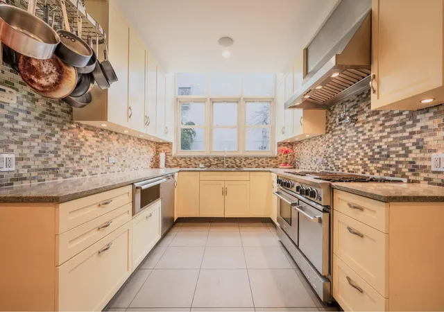 Photo 3 of Sale Pending at 162 Hoyt St, New York City, NY 11217 | MLS# RLS20006208 | Listing updated on 2026-07-30