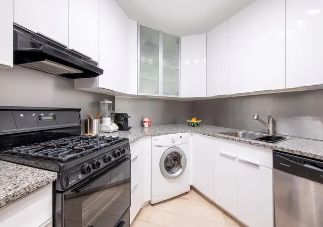 Photo 2 of House for sale at 200 E 61St St #14B, New York, NY 10065 | MLS# RLS20006389 | Listing updated on 2025-12-21
