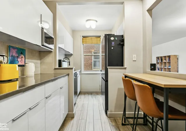 3rd image of The Van Cort, New York, NY 10463