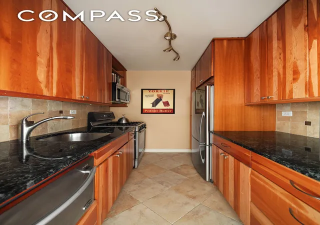 5th image of 160 W End Ave #25C, New York, NY 10023 | MLS# RLS20007227