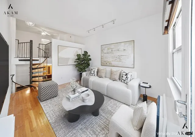 3rd image of 211 Thompson St, New York City, NY 10012