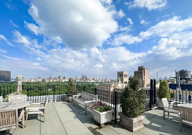 2nd image of 7 W 96Th St, New York City, NY 10025