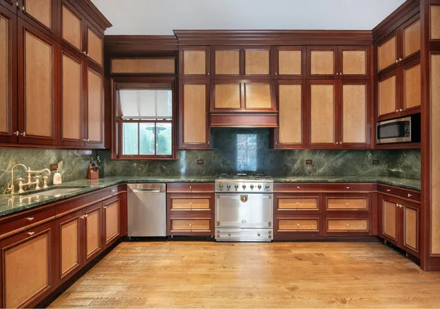 Photo 2 of Single family home for sale at 7 Sutton Sq, New York, NY 10022 | MLS# RLS20008312 | Listing updated on 2025-12-21