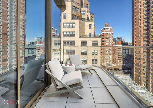 2nd image of 250 E 25Th St, New York City, NY 10010