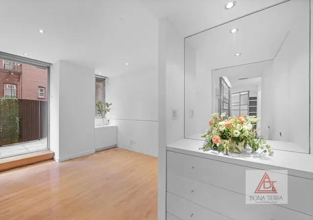Photo 4 of House for sale at 309 E 49th Street #1-B, New York, NY 10017 | MLS# RLS20010251 | Listing updated on 2025-06-04
