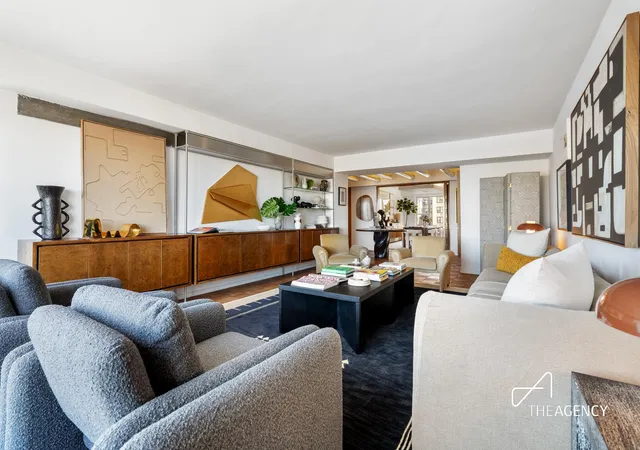 3rd image of 1050 5Th Ave #17D, New York, NY 10028 | MLS# RLS20012176