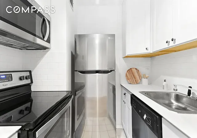 Photo 3 of Condo for sale at 343 E 74th St #7D, New York, NY 10021 | MLS# RLS20012452 | Listing updated on 2025-12-18