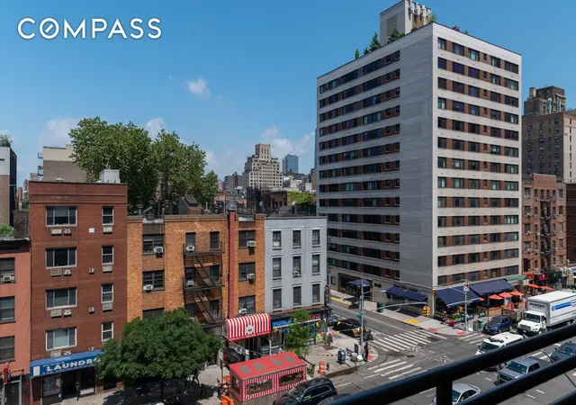 2nd image of 181 7Th Ave, New York, NY 10011