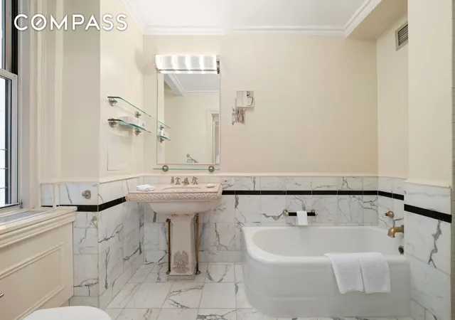 Photo 4 of Sale Pending at 781 5th Avenue #514, New York, NY 10022 | MLS# RLS20012878 | Listing updated on 2025-11-01