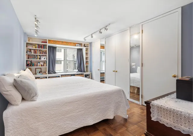 2nd image of 136 E 56Th St, New York City, NY 10022