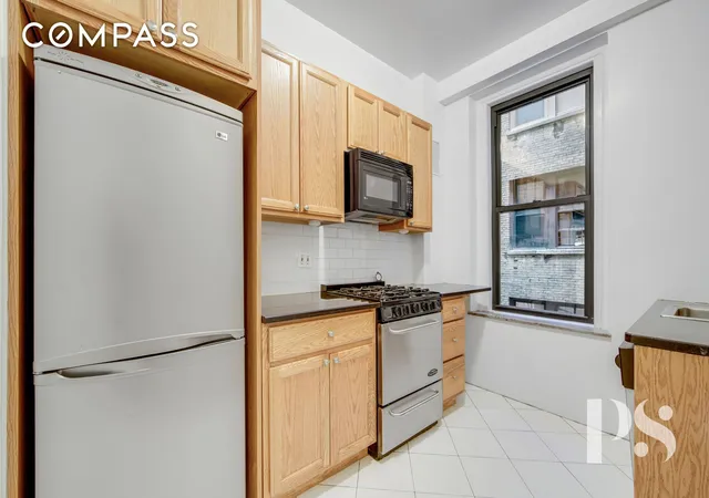 Photo 3 of Sale Pending at 200 W 54th Street #6J, New York, NY 10019 | MLS# RLS20013524 | Listing updated on 2026-01-24