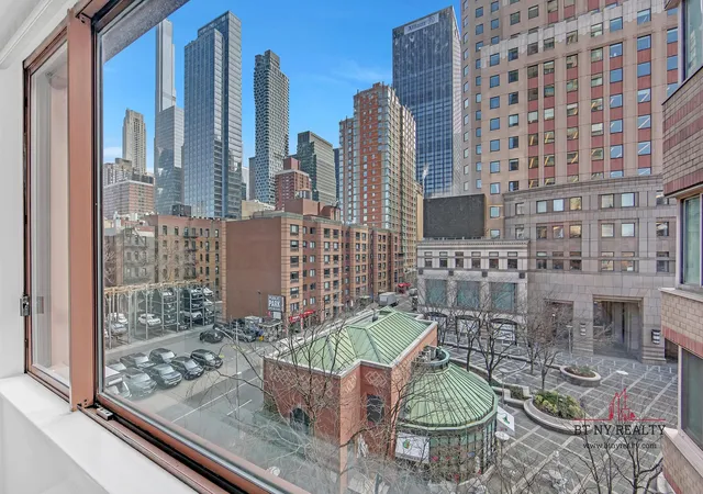 Photo 2 of Condo for sale at 350 W 50th Street #6-R, New York, NY 10019 | MLS# RLS20014216 | Listing updated on 2025-06-04