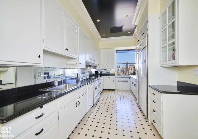 Photo 4 of House for sale at 550 Park Ave #16C, New York, NY 10065 | MLS# RLS20014596 | Listing updated on 2026-06-22