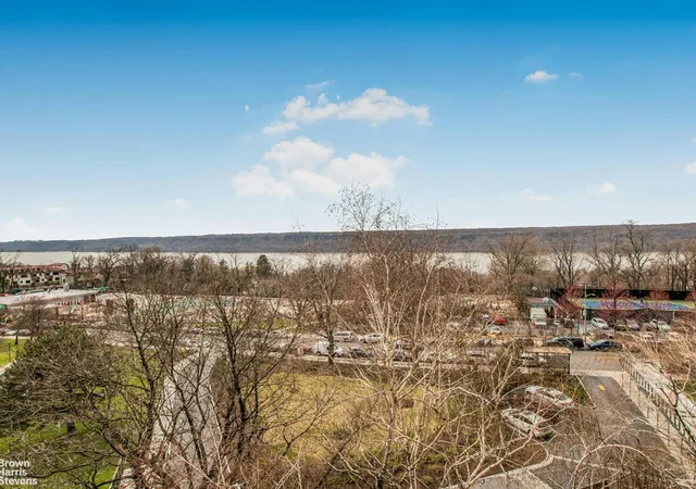 2nd image of 5800 Arlington Ave, New York, NY 10471