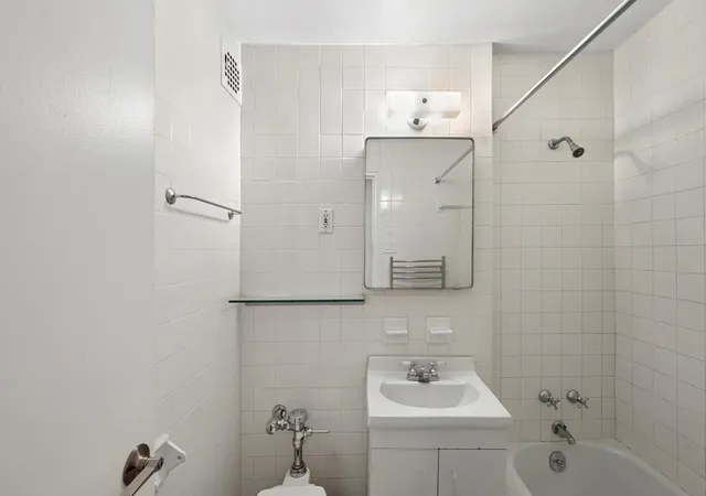 Photo 3 of Sale Pending at 30 E 37th St #8K, New York, NY 10016 | MLS# RLS20016511 | Listing updated on 2025-11-06