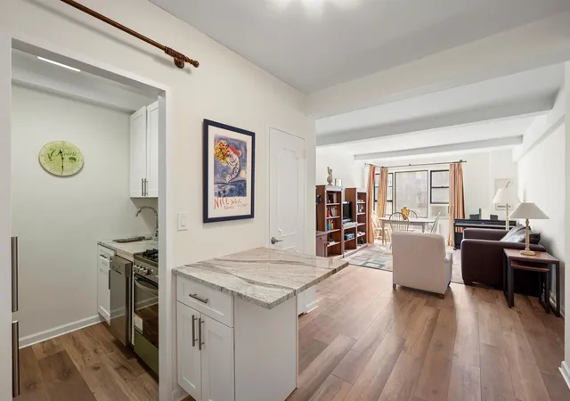 Photo 4 of Sale Pending at 30 E 37Th St #8K, New York, NY 10016 | MLS# RLS20016511 | Listing updated on 2025-11-06