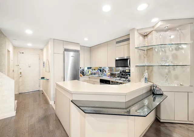 Photo 2 of Townhouse for sale at 7 E 35th St #14A, New York, NY 10016 | MLS# RLS20017358 | Listing updated on 2025-12-11