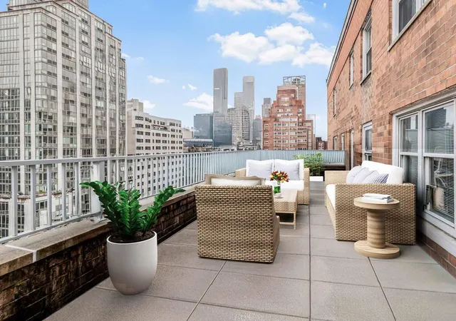 3rd image of 333 E 66Th St, New York City, NY 10065