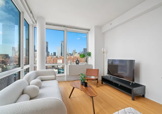 Photo 2 of House for sale at 450 W 17th Street #1910, New York, NY 10011 | MLS# RLS20019625 | Listing updated on 2026-02-28