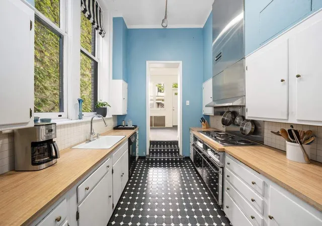 Photo 4 of Townhouse for sale at 125 E 69th Street, New York, NY 10021 | MLS# RLS20020465 | Listing updated on 2025-10-15