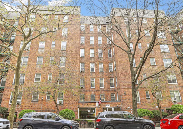 2nd image of 1430 Thieriot Ave, Bronx, NY 10460
