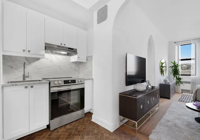5th image of 130 Bay Ridge Pkwy #5K, Brooklyn, NY 11209 | MLS# RLS20020824