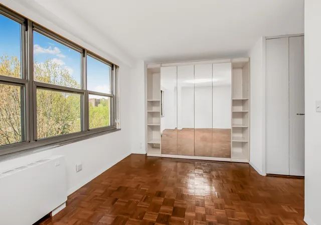 Photo 2 of House for sale at 555 Kappock St #7-M, Bronx, NY 10463 | MLS# RLS20021273 | Listing updated on 2025-09-27