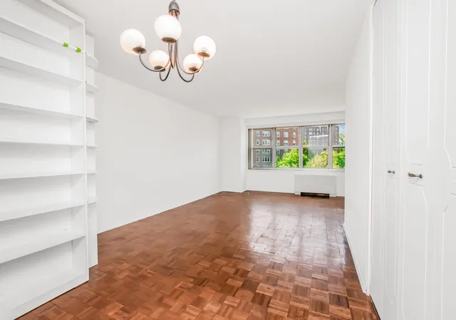 Photo 4 of House for sale at 555 Kappock St #7-M, Bronx, NY 10463 | MLS# RLS20021273 | Listing updated on 2025-09-27