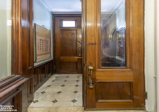 2nd image of 169 E 94th St, New York City, NY 10128 | MLS# RLS20022073
