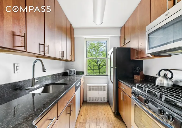 3rd image of 1065 Vermont St #4L, New York City, NY 11207 | MLS# RLS20022369